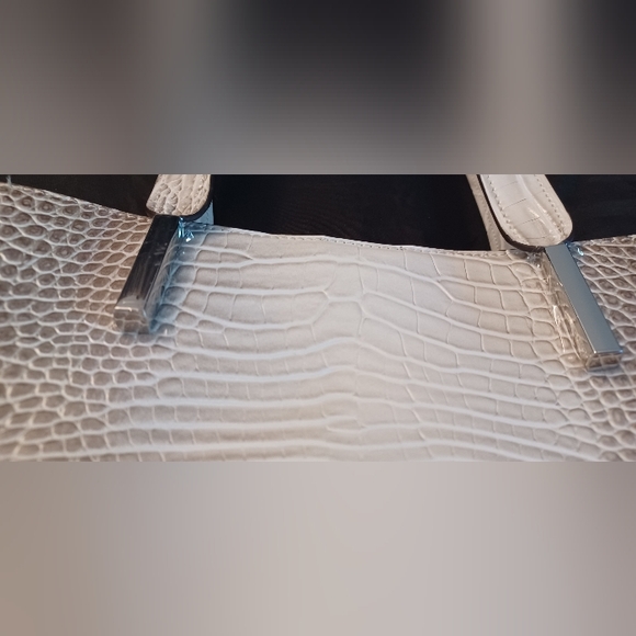 Calvin Klein - Picture 9 of 9